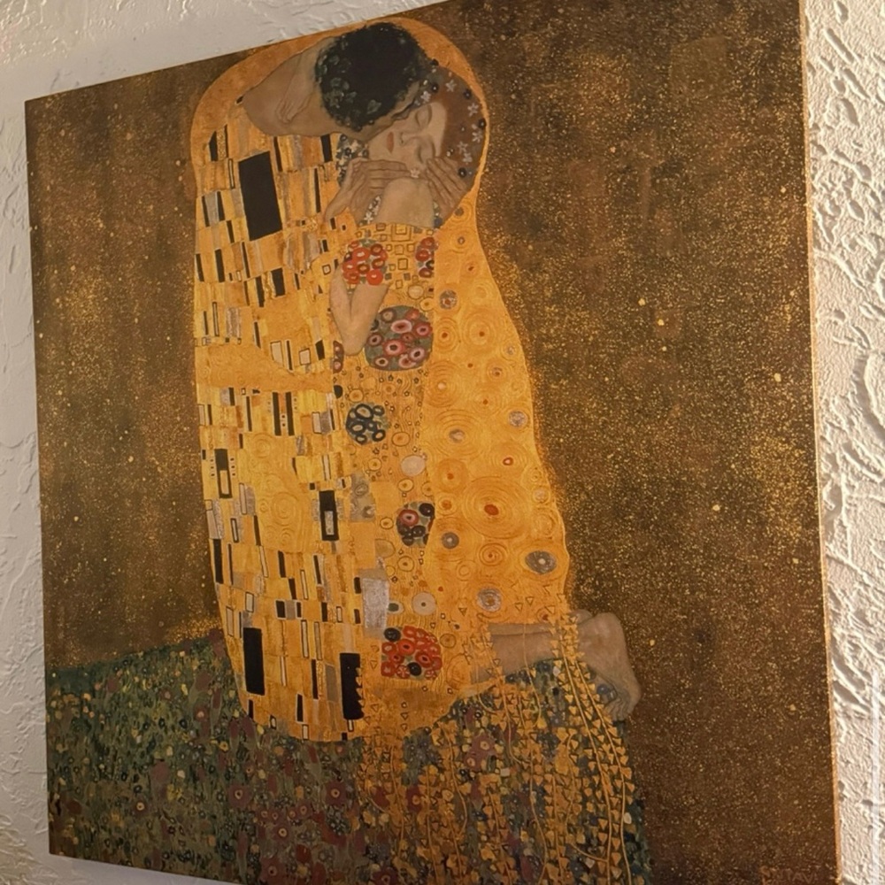 Gold 'The Kiss' Art Print - Luxurious Gold Wall Art